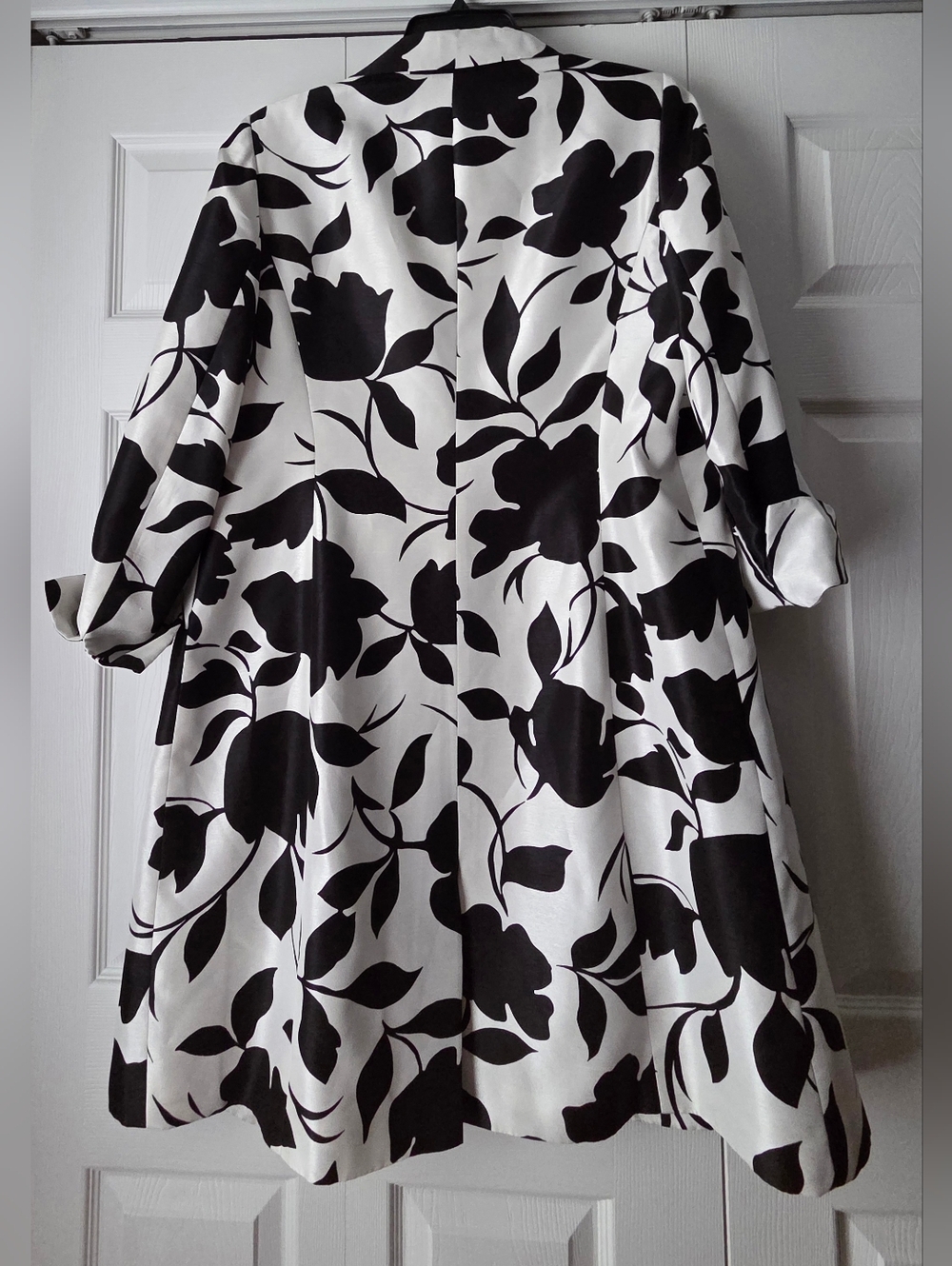 NWOT Le Suit Black and Off White Floral Long Coat Size 14 - Picture 9 of 16